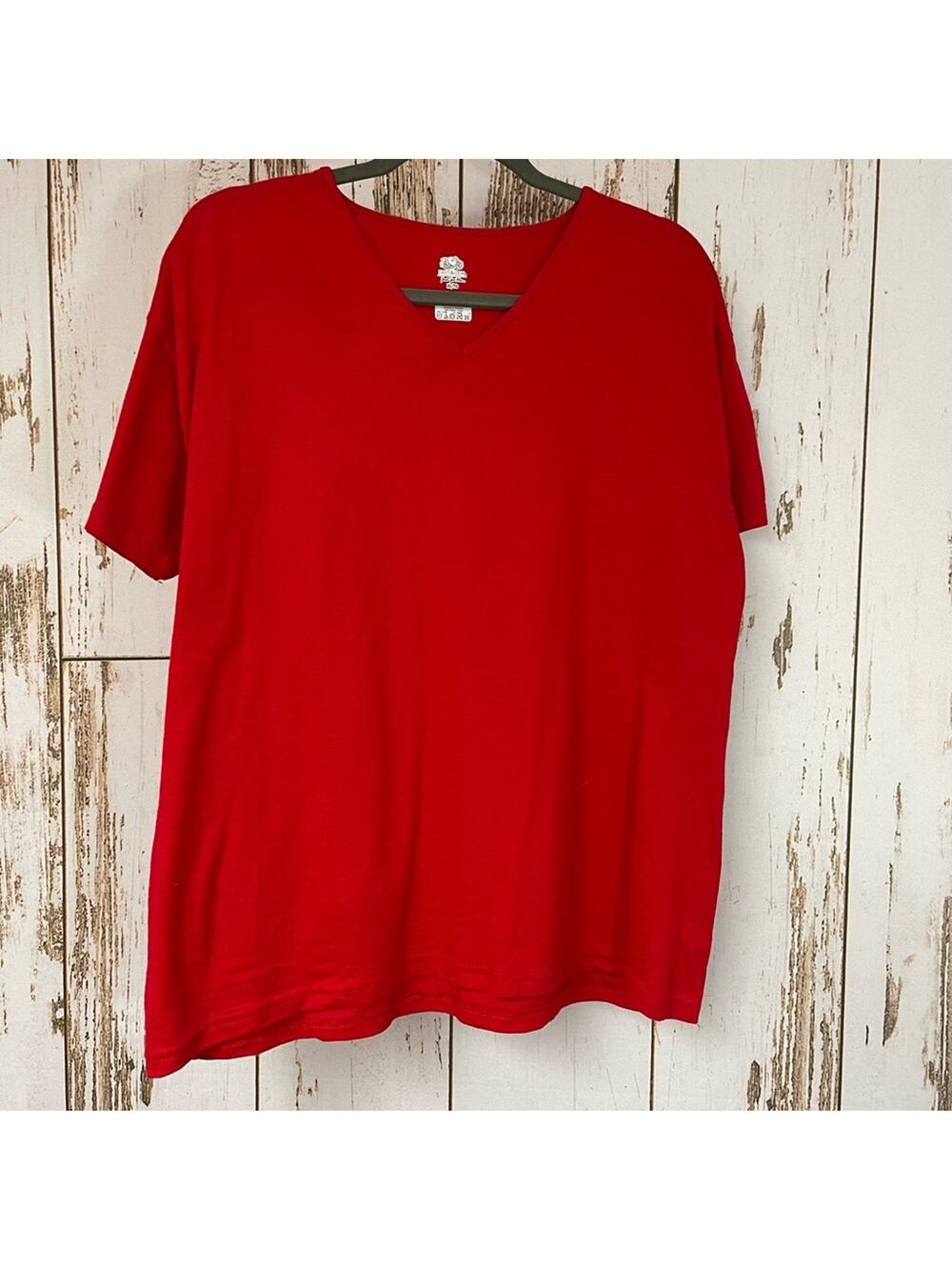 Fruit of the Loom, Basic Red T-Shirt. Size XL. In excellent condition!